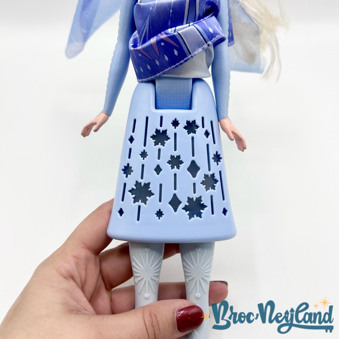 Poupée-Elsa-robe-lumineuse-La-Reine-des-Neiges-2-Disney-Hasbro-2018-Frozen-II-robe-bleu-30-cm (1)