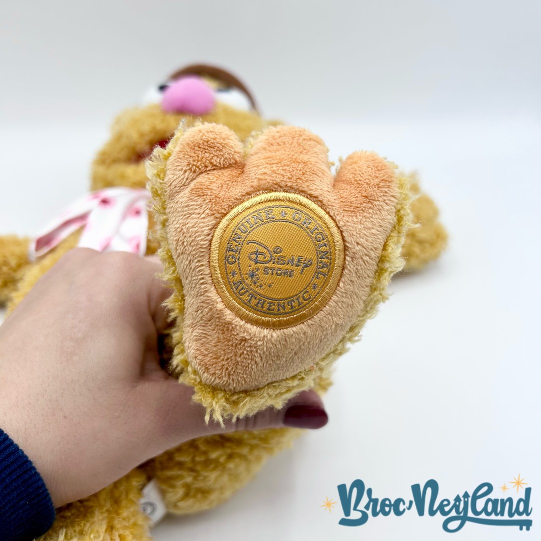 Peluche-Fozzie-ours-Les-Muppets-Disney-Store-2014-marron-écusson-40-cm (6)