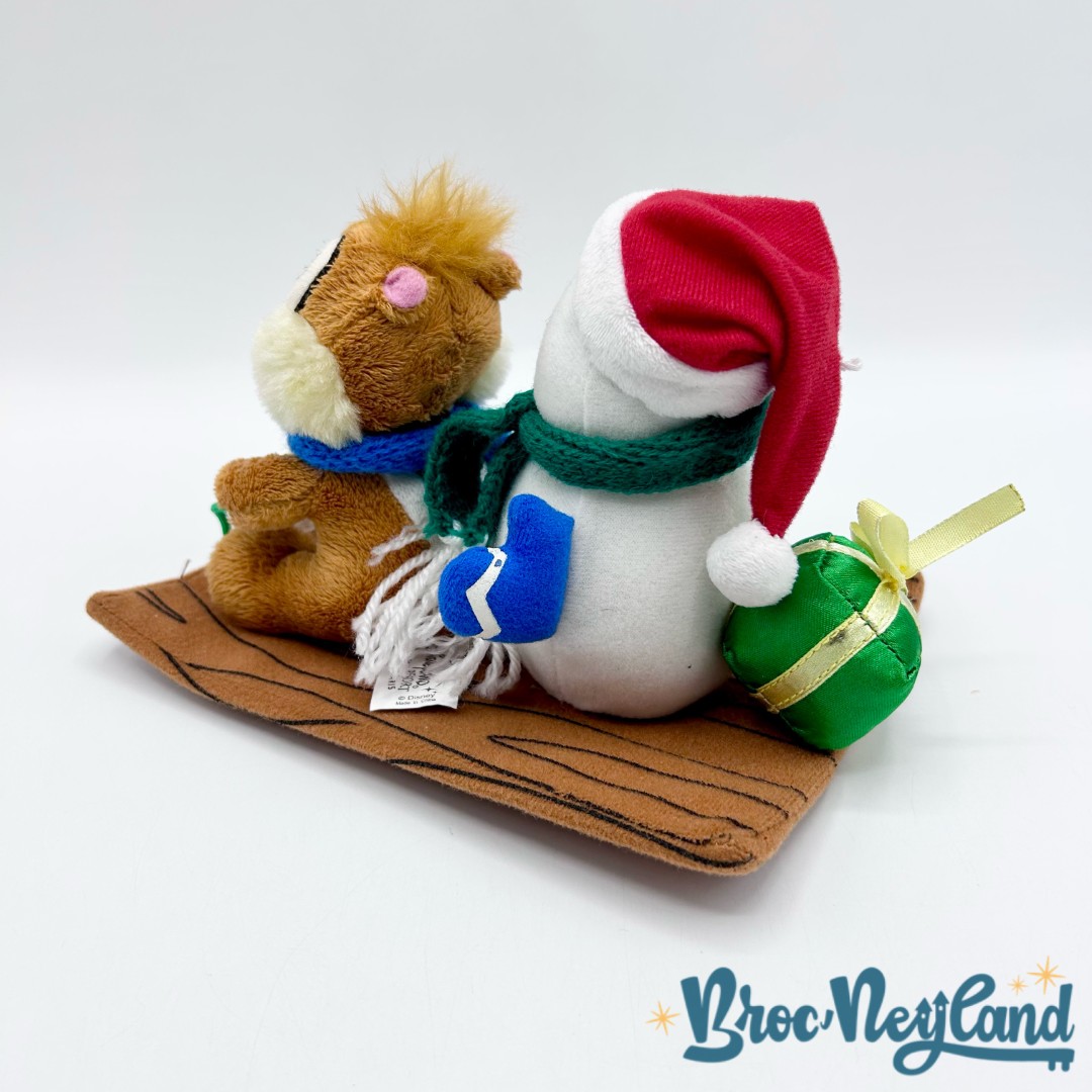 Peluche-Tac-Bonhomme-de-Neige-Disneyland-Paris-Disney-Tic-et-Tac-Noël-luge-traineau (1)
