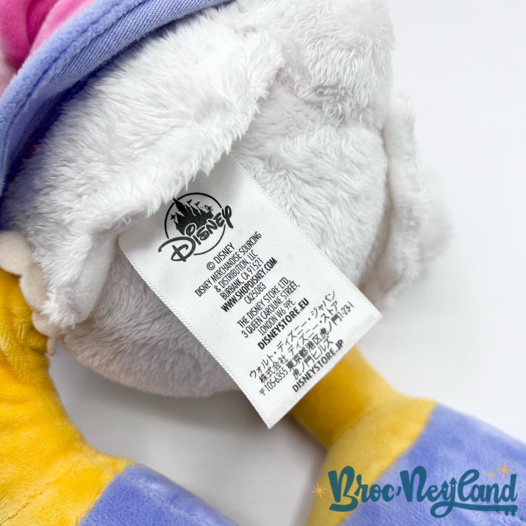 Peluche-Daisy-Disney-Store-2018-canard-rose-violet-46-cm (7)