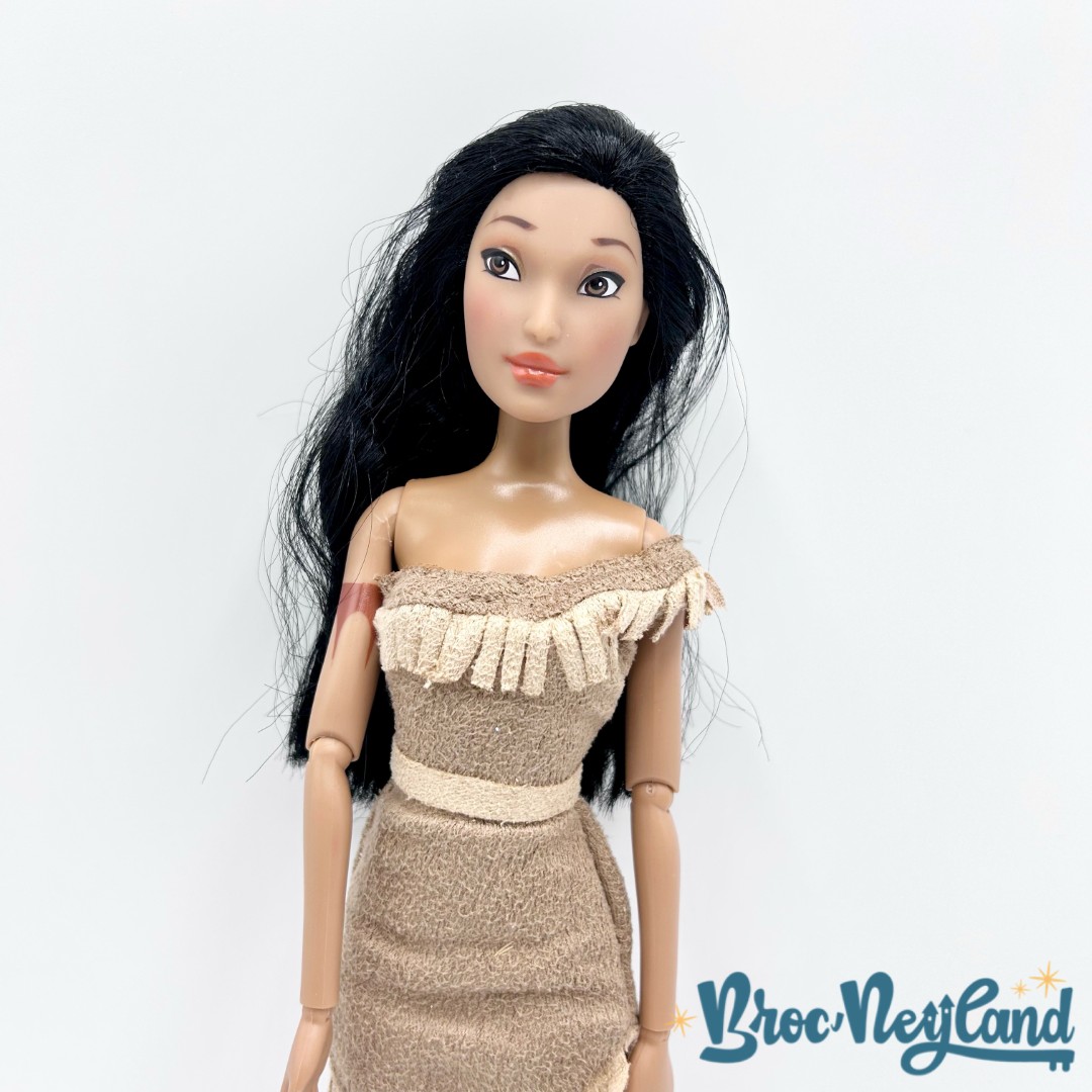 Poupée-Pocahontas-Disney-Store-2015-princesse-indienne-30-cm (2)