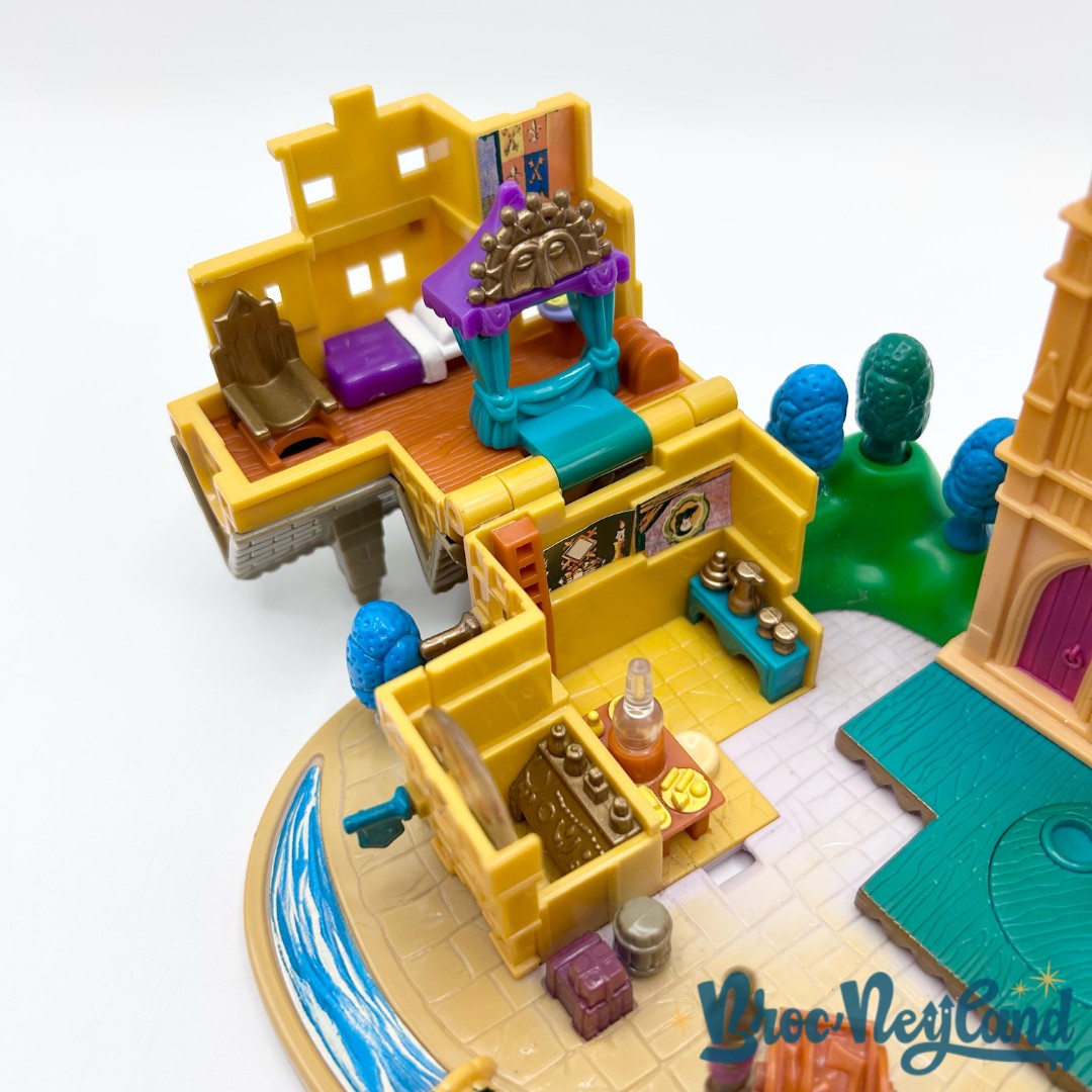 Polly-Pocket-Bluebird-Le-Bossu-de-Notre-Dame-Disney-1995-cathédrale-100%-complet (1)