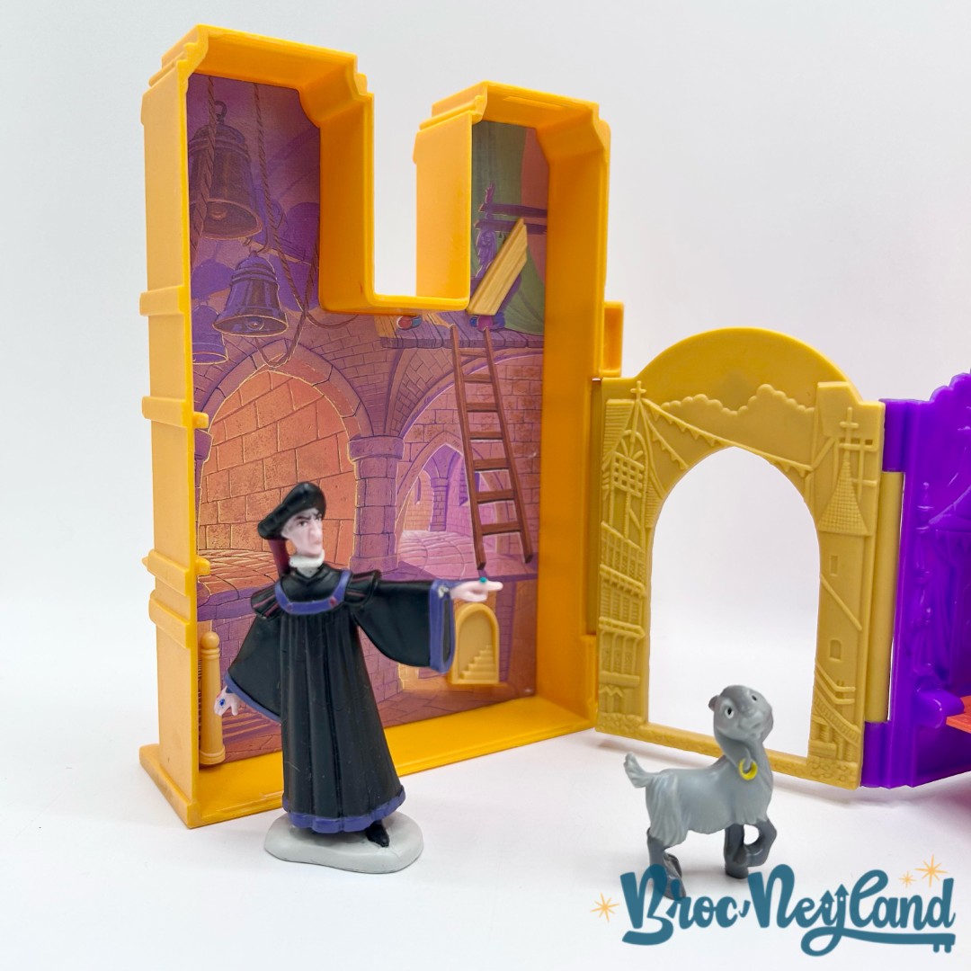 Ensemble-de-jeu-Cathedral-Playset-Le-Bossu-de-Notre-Dame-Disney-Mattel-1996-vintage-figurines (4)
