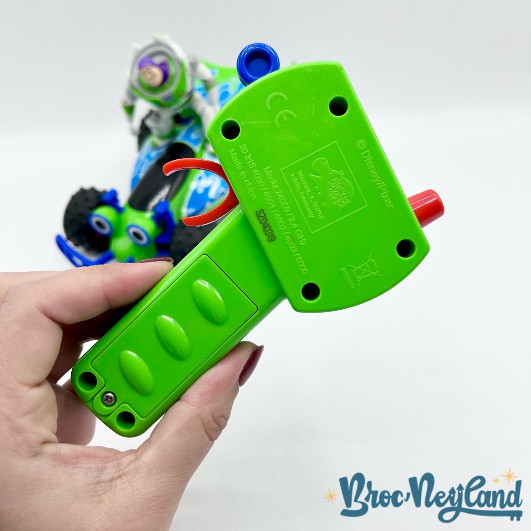 Jouet-RC-Crash-Buggy-Buzz-Lightyear-Toy-Story-4-Disney-Dickie-Toys-figurine-voiture-radiocommandé-Buzz-éclair (6)