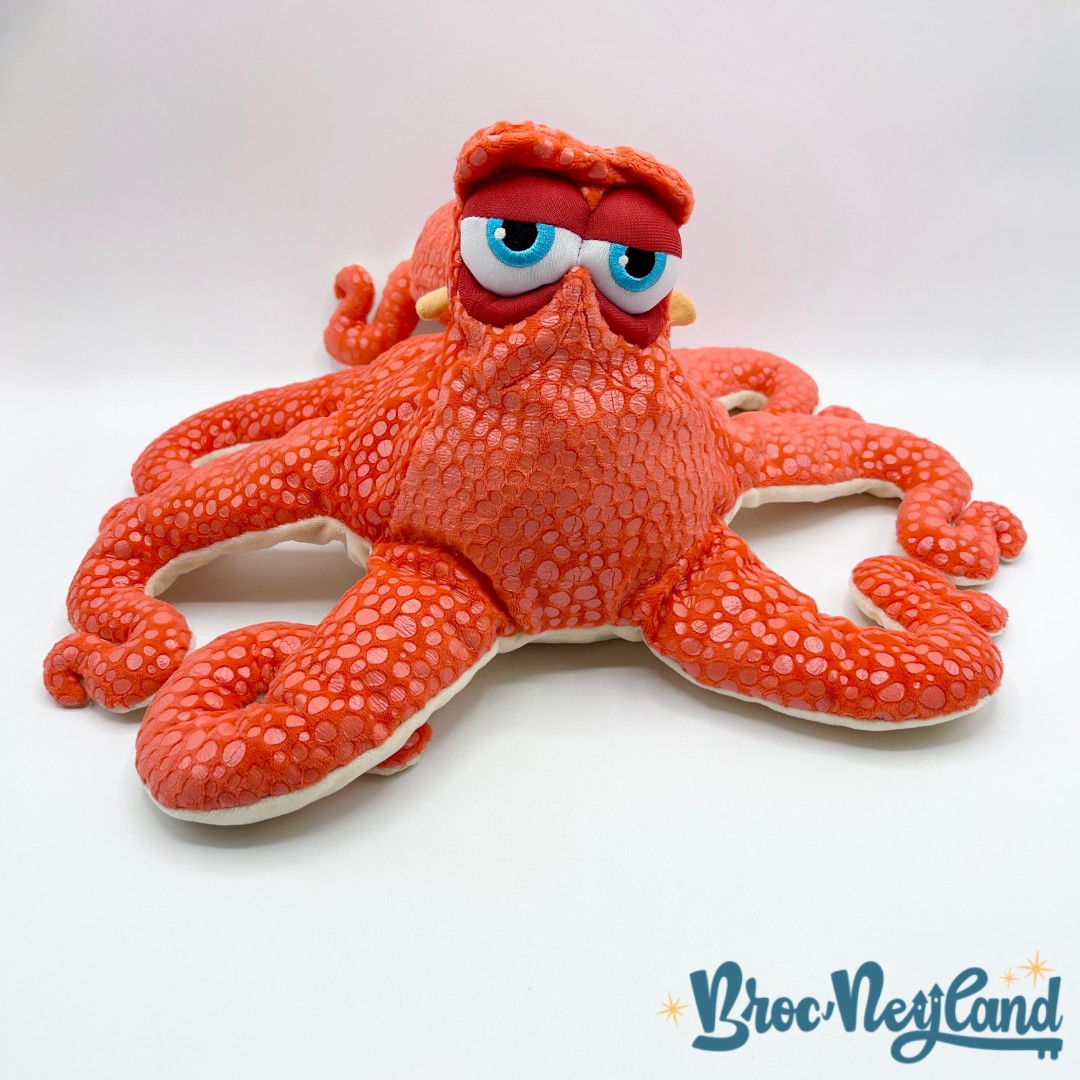 Peluche-Hank-Le-Monde-de-Dory-Disney-Store-2016-poulpe-pieuvre-rouge-écusson-44-cm (2)
