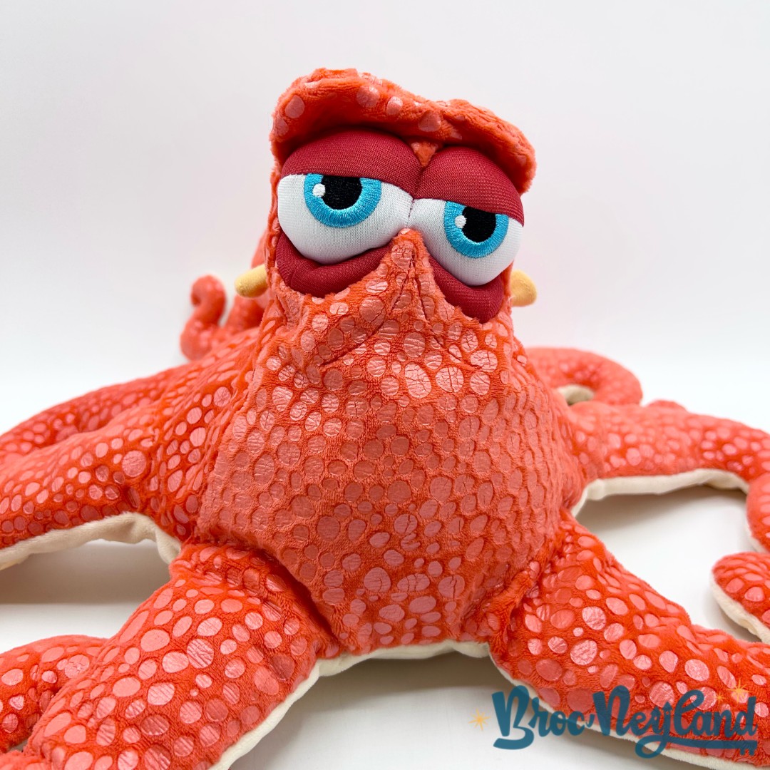 Peluche-Hank-Le-Monde-de-Dory-Disney-Store-2016-poulpe-pieuvre-rouge-écusson-44-cm (5)