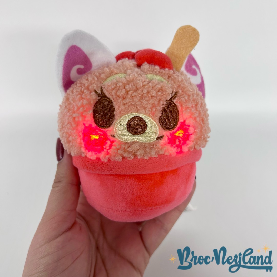 Peluche-Munchlings-Mei-Lee-éclairante-Disney-Just-Play-Alerte-rouge-panda-roux (4)