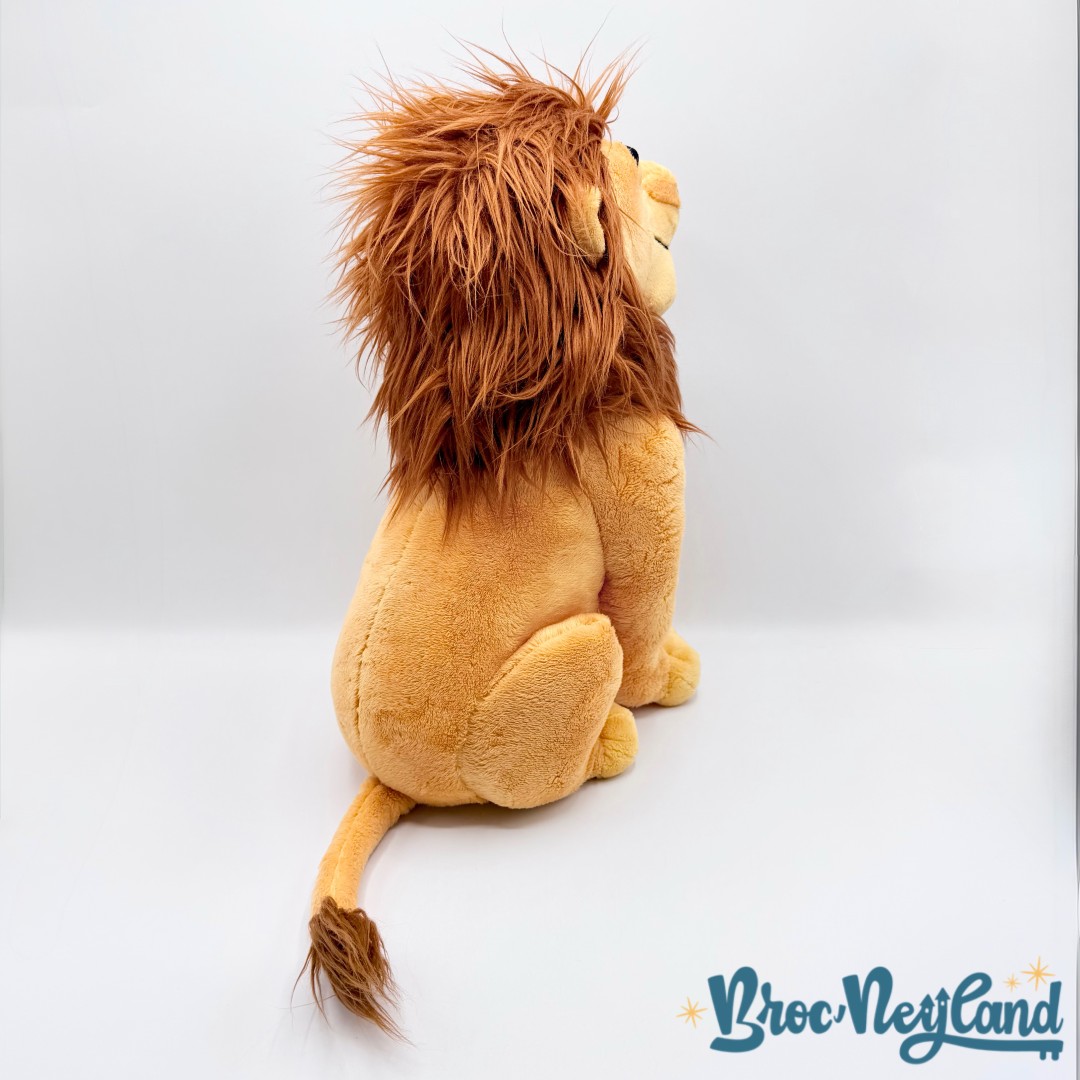 Peluche-Mufasa-Le-Roi-Lion-Disney-Store-2023-jaune-38-cm (7)