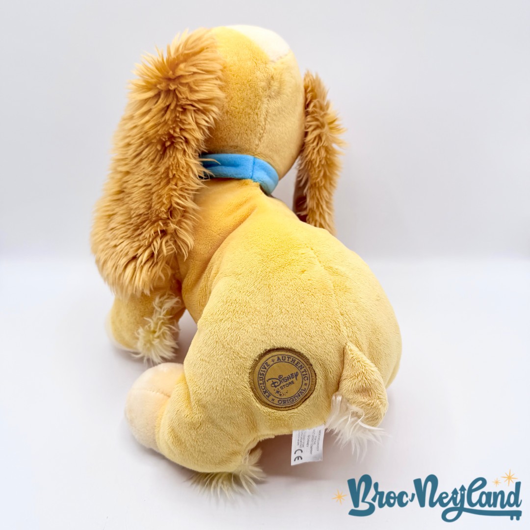 Peluche-Lady-La-Belle-et-le-Clochard-Disney-Store-chien-marron-écusson (7)