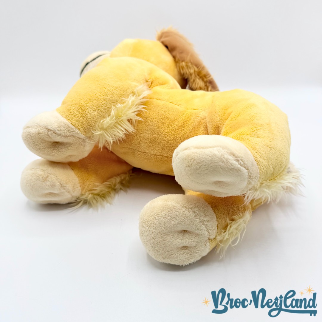 Peluche-Lady-La-Belle-et-le-Clochard-Disney-Store-chien-marron-écusson (5)