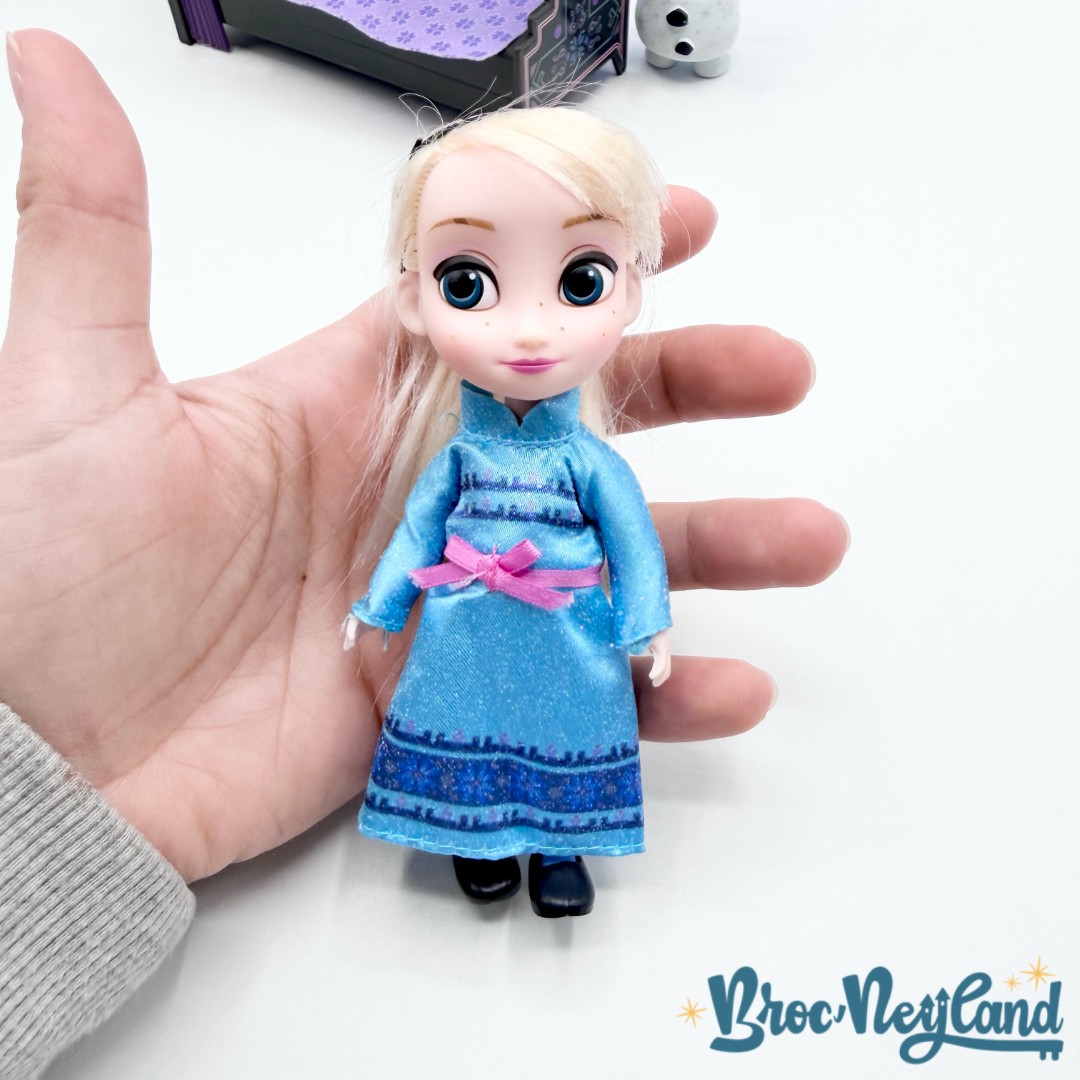Ensemble-de-jeu-Coffret-Mini-Poupée-Elsa-La-Reine-des-Neiges-Animators-Collection-Disney-Store-2019-valise (7)