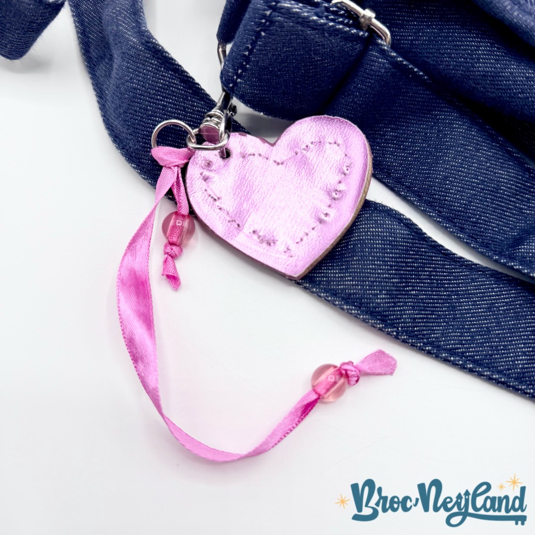 Sac-besace-I-Love-Bourriquet-Disneyland-Paris-Disney-bandoulière-jean-rose (6)