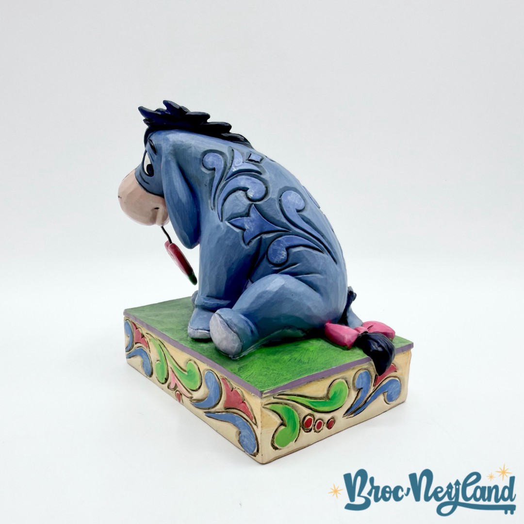Figurine-Jim-Shore-Bourriquet-Heart-on-a-String-Disney-Traditions-Showcase-Collection-4055437-Winnie-ourson (1)