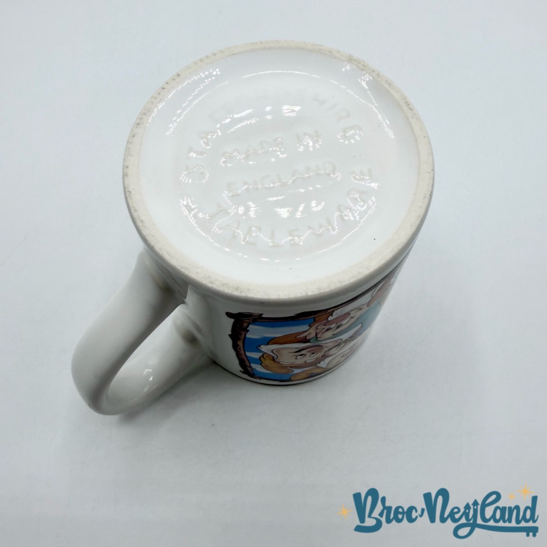 Tasse-Sept-Nains-Grimaces-Disney-mug-Staffordshire-England-Blanche-Neige (1)