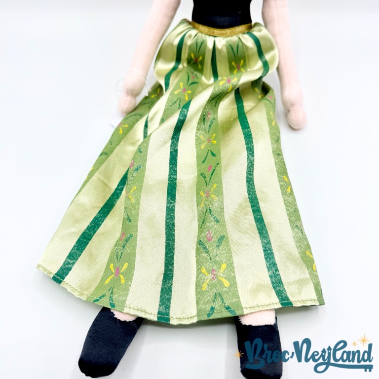 Poupée-chiffon-Anna-couronnement-La-Reine-des-Neiges-Disney-Parks-2014-peluche-robe-verte-hiver-52-cm (1) (Moyen)