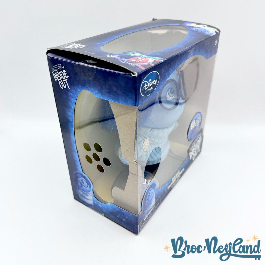 Poupée-parlante-Tristesse-de-luxe-Vice-Versa-Disney-Store-2015-Talking-Sadness-interactive-bleu (6)