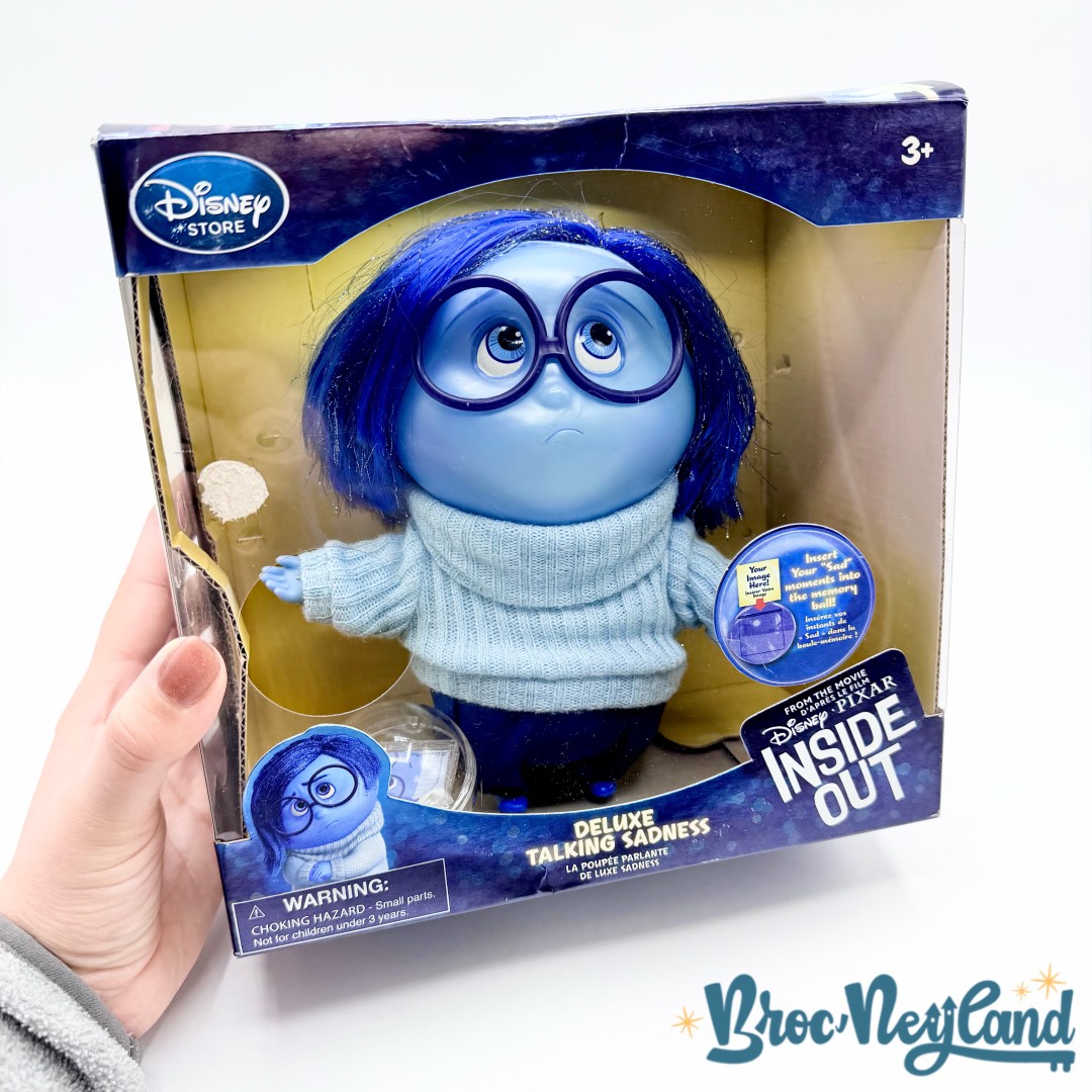 Poupée-parlante-Tristesse-de-luxe-Vice-Versa-Disney-Store-2015-Talking-Sadness-interactive-bleu (4)