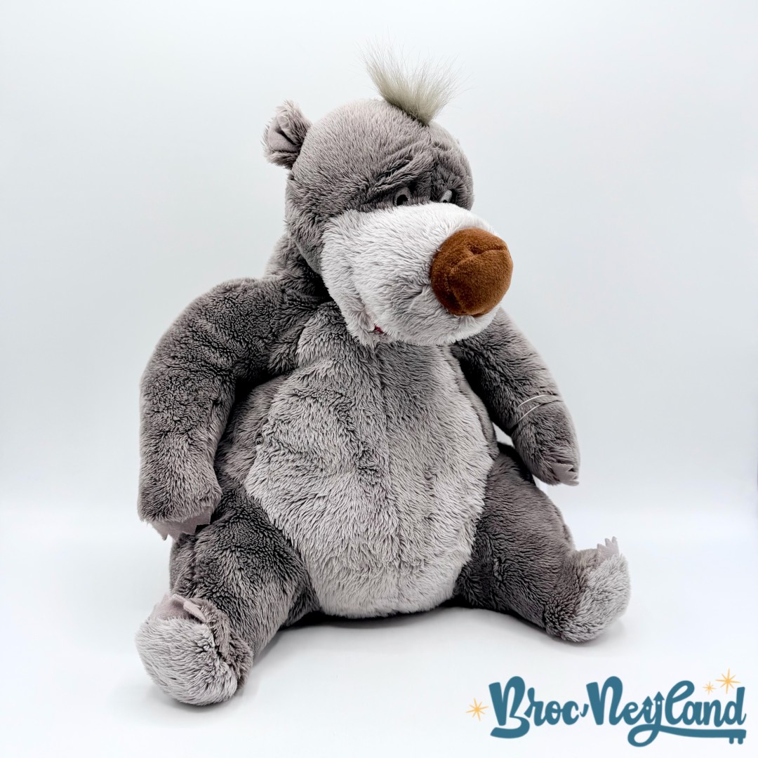 Peluche-Baloo-Le-Livre-de-la-Jungle-Disney-Store-ours-gris-écusson-30-cm (1)