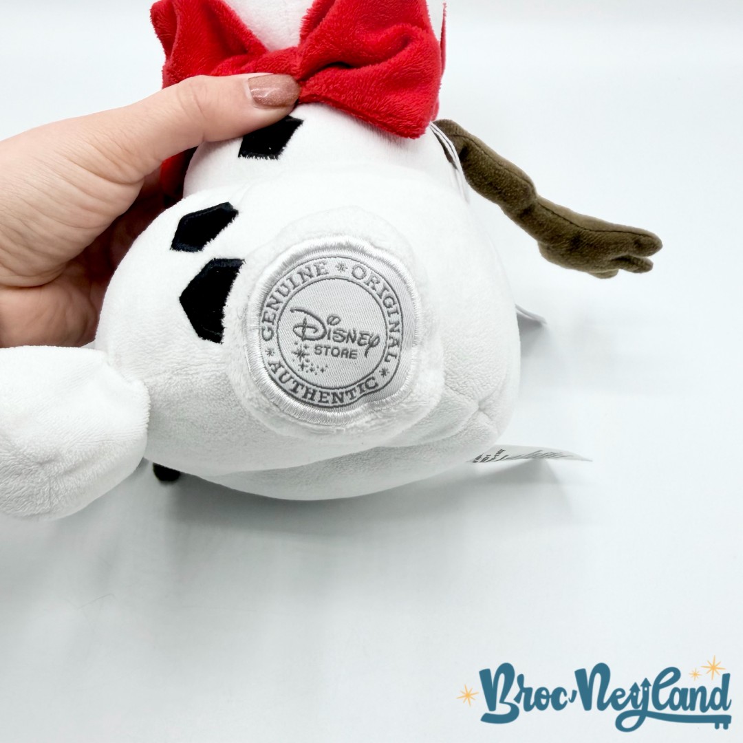 Peluche-Olaf-Noël-La-Reine-des-Neiges-Disney-Store-2014-bonhomme-de-neige-écusson-20-cm (7)
