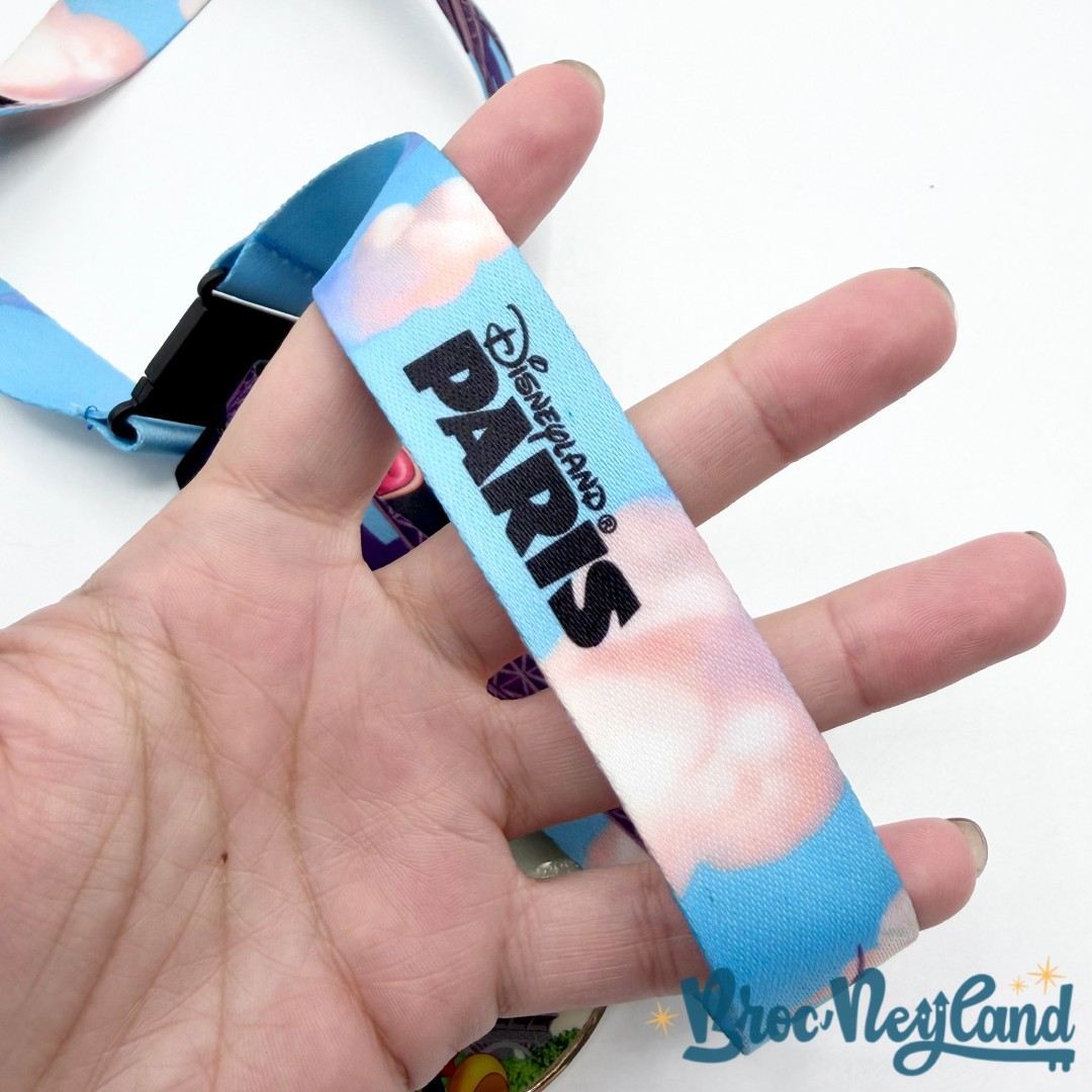Lanière-Pins-Mickey-Minnie-Tour-Eiffel-Disneyland-Disney-ville-Paris-bleu-cordon-tour-de-cou (4)
