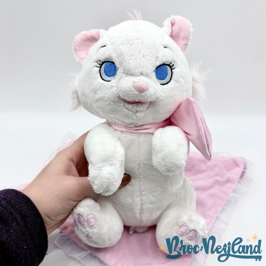 Peluche-Marie-Les-Aristochats-Disney-Babies-Disney-Parks-2016-chat-couffin-couverture-fraise (8)