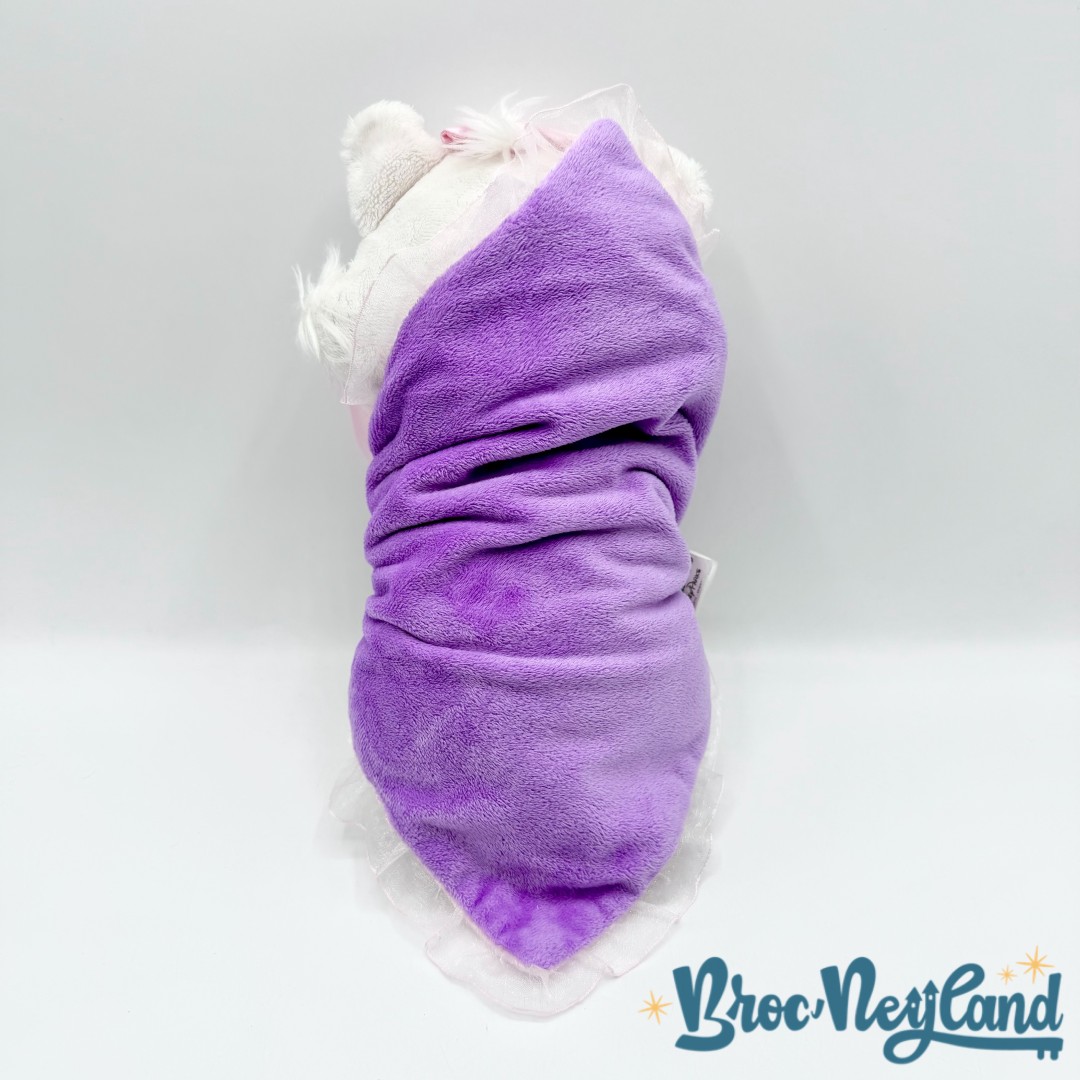 Peluche-Marie-Les-Aristochats-Disney-Babies-Disney-Parks-2016-chat-couffin-couverture-fraise (1)