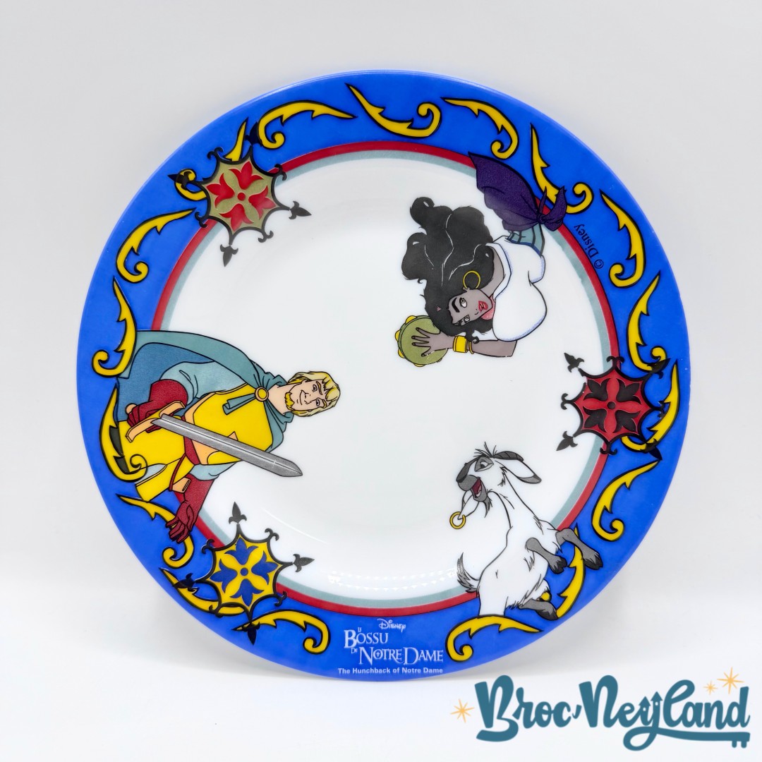 Assiette-Le-Bossu-de-Notre-Dame-Disney-Arcopal-vintage-Esmeralda-Djali-Phoebus (1)