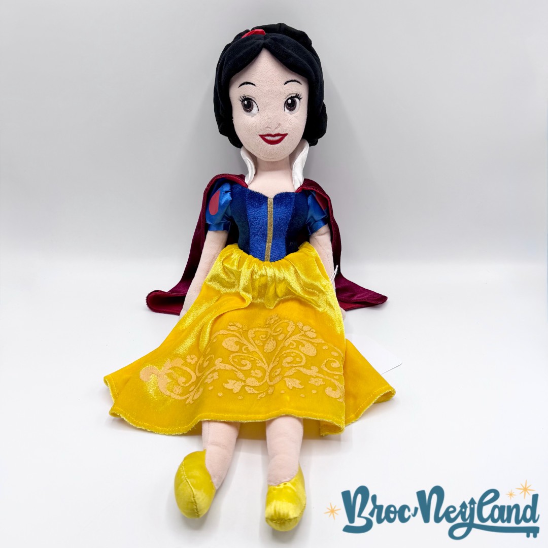 Poupée-Chiffon-Blanche-Neige-Disney-Store-2016-peluche-princesse-cape-paillettes-52-cm (2)