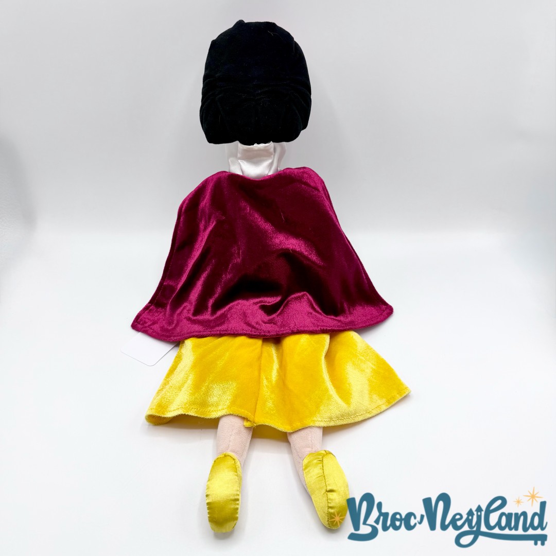 Poupée-Chiffon-Blanche-Neige-Disney-Store-2016-peluche-princesse-cape-paillettes-52-cm (1)