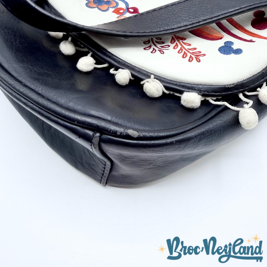 Sac-bandoulière-Mickey-brodé-fleurs-Disney-Boutique-Disney-Parks-2016-sac-à-main-noir (9)