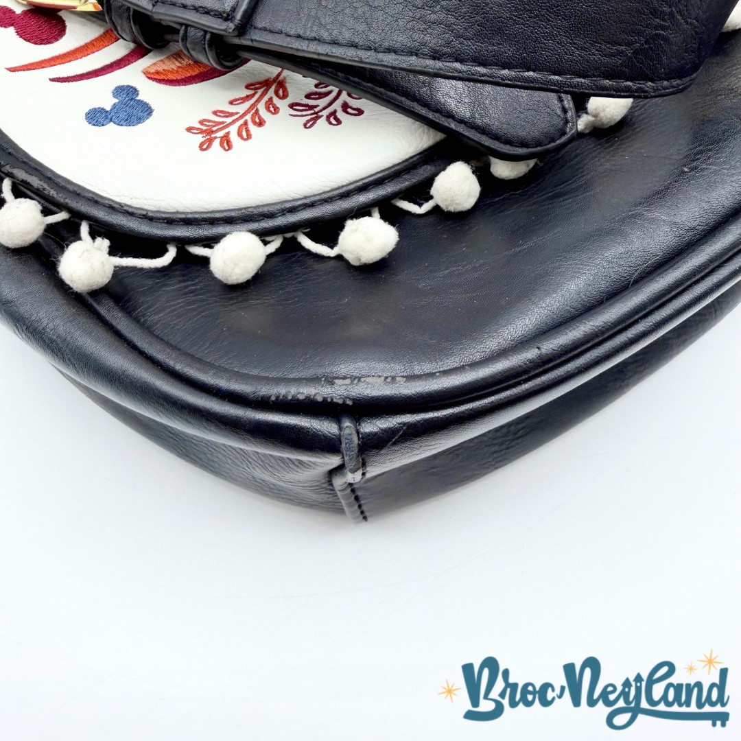 Sac-bandoulière-Mickey-brodé-fleurs-Disney-Boutique-Disney-Parks-2016-sac-à-main-noir (8)