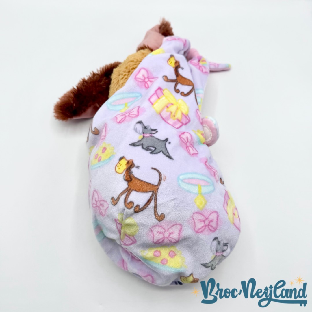 Peluche-Lady-emmaillotée-La-Belle-et-le-Clochard-Disney-Parks-2018-chien-marron-couverture-cocon-28-cm (2)