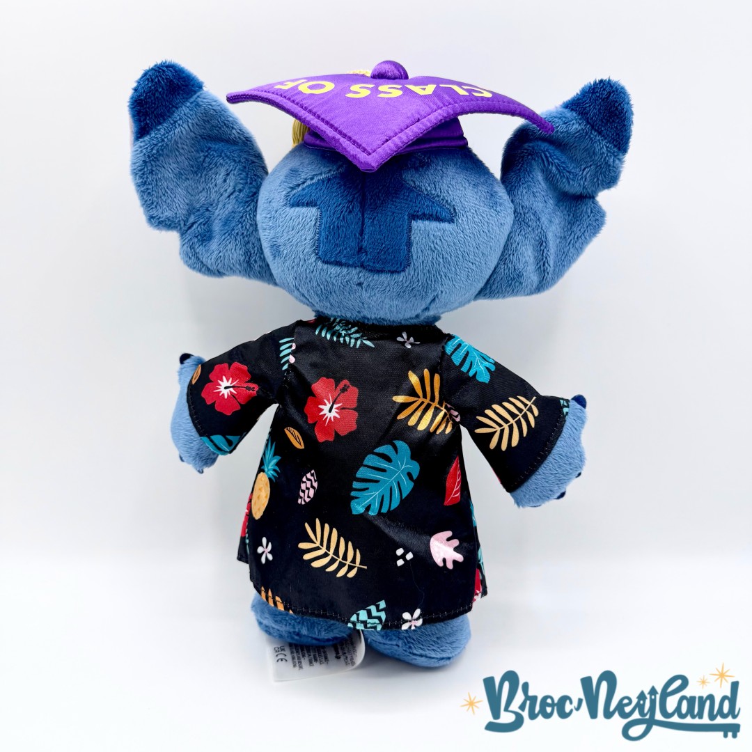 Peluche-Stitch-Graduation-Class-of-2024-Disney-Store-remise-diplôme-32-cm (3)