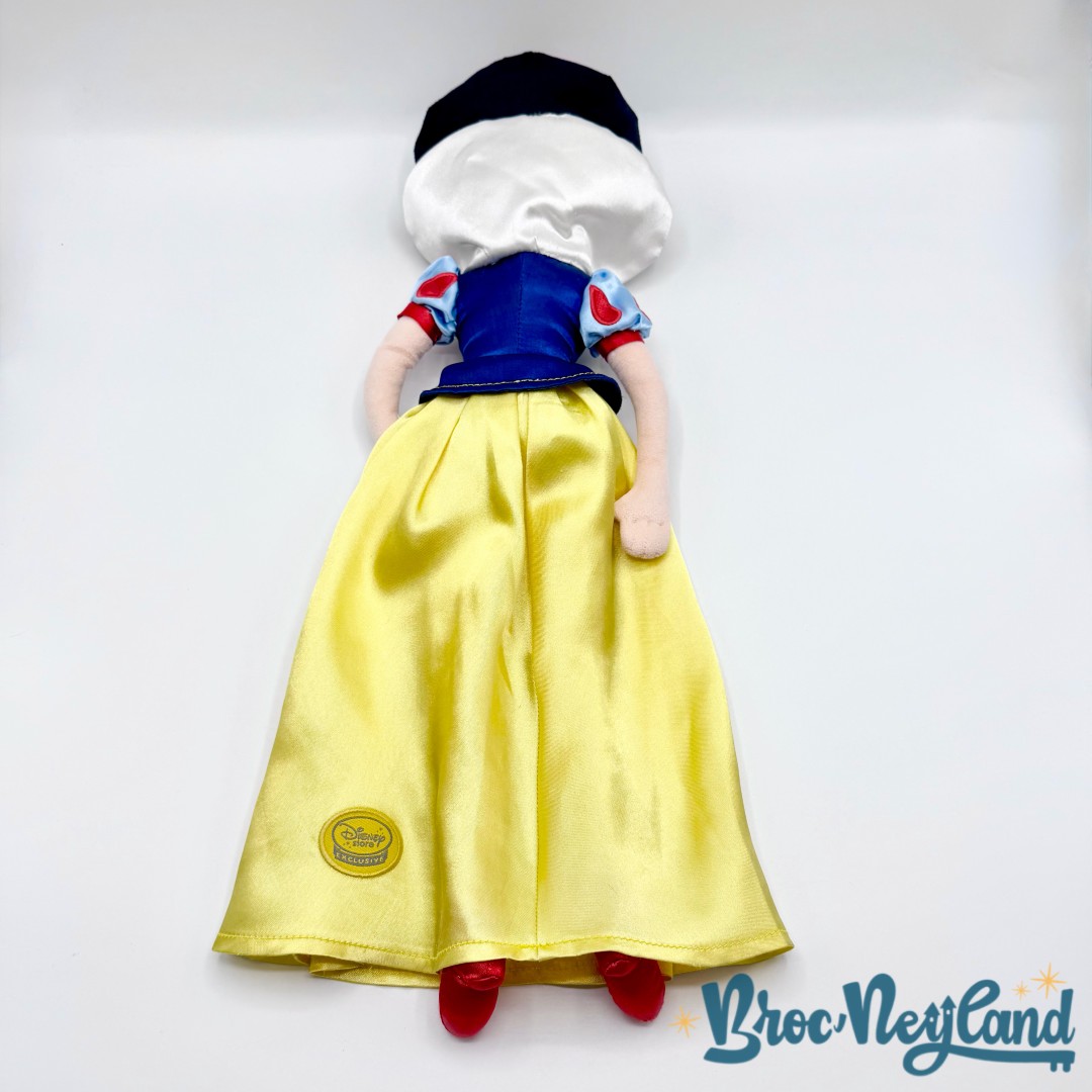 Poupée-Chiffon-Blanche-Neige-Disney-Store-Exclusive-peluche-princesse-écusson-52-cm (1)