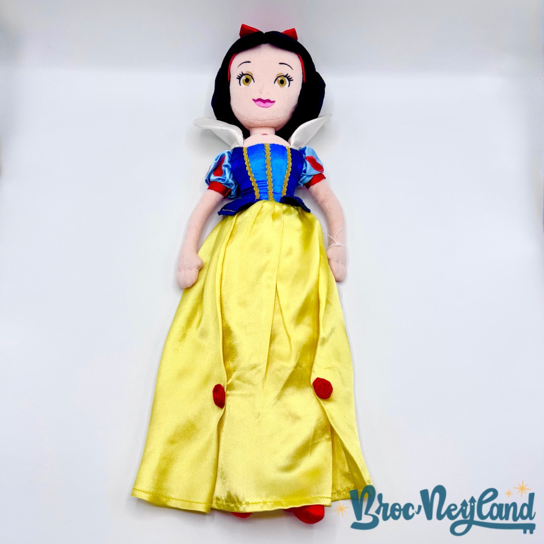 Poupée-Chiffon-Blanche-Neige-Disney-Store-Exclusive-peluche-princesse-écusson-52-cm (3)