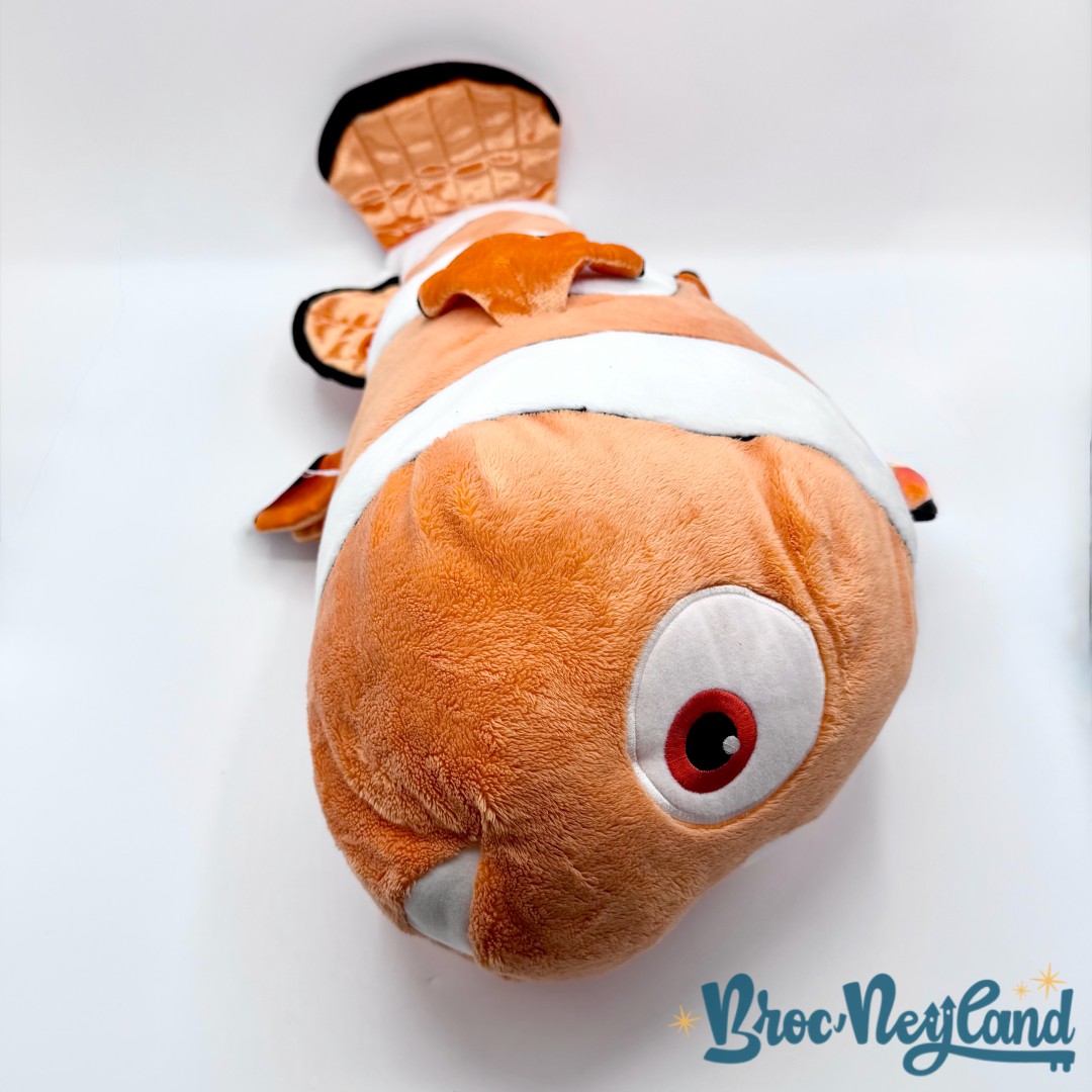 Peluche-Nemo-XXL-Disney-Nicotoy-Le-Monde-de-Nemo-poisson-clown-orange-grand-format-65-cm (11)