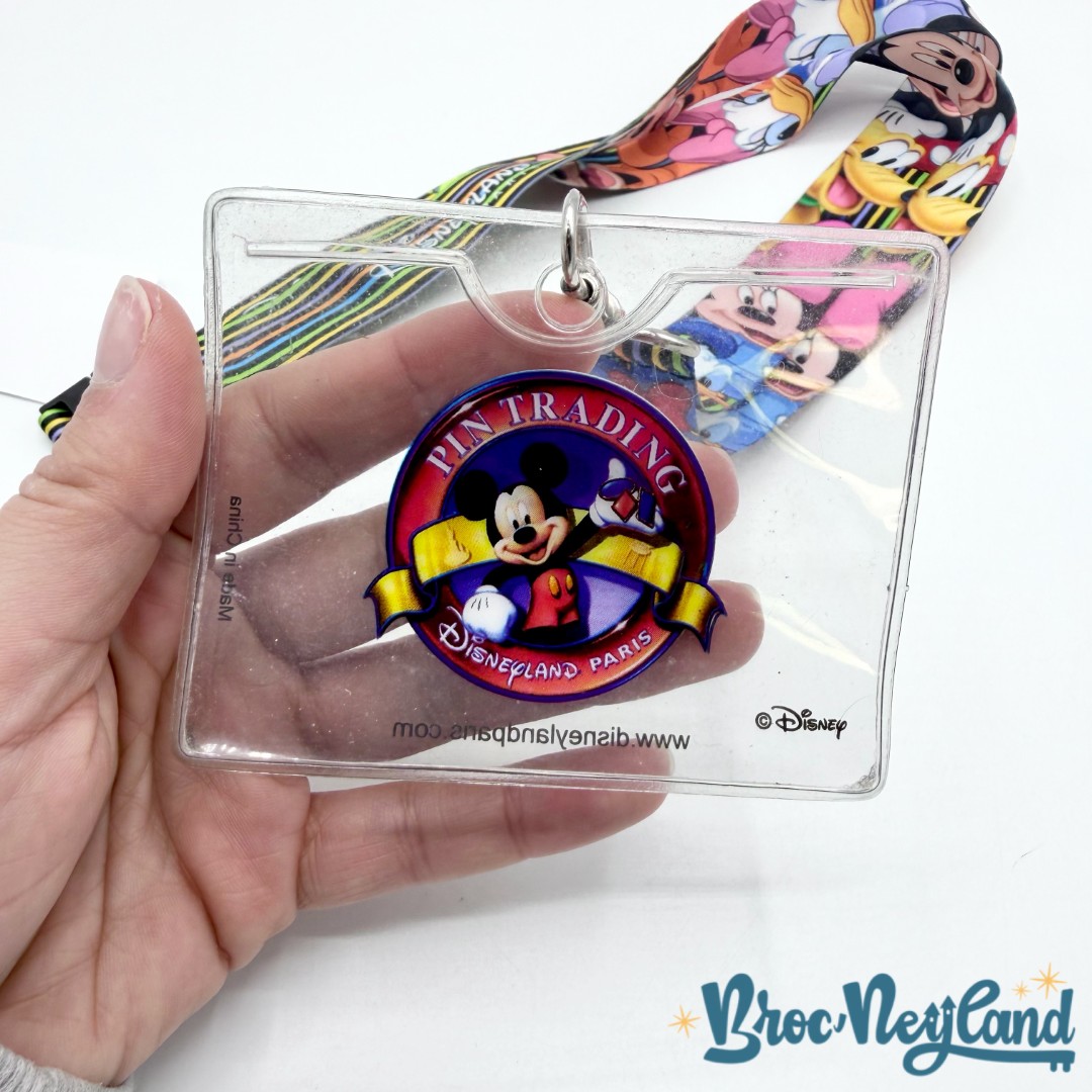 Lanière-Pins-Mickey-et-ses-amis-Disneyland-Paris-2020-Disney-noir-cordon-tour-de-cou (6)