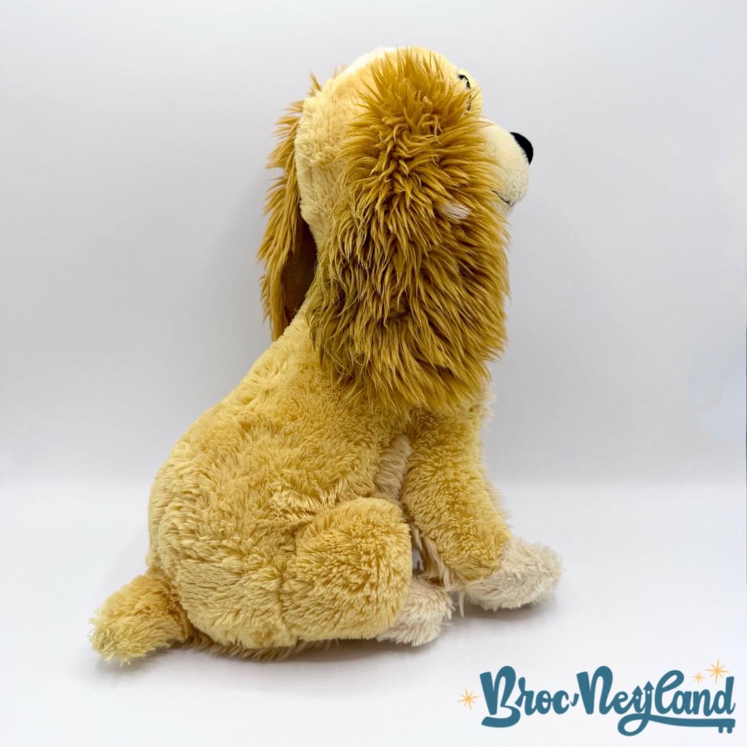 Peluche-Lady-La-Belle-et-le-Clochard-Disney-Store-chien-marron-écusson-34-cm (2)