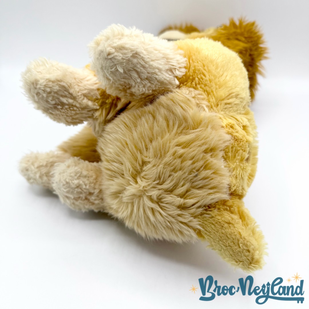 Peluche-Lady-La-Belle-et-le-Clochard-Disney-Store-chien-marron-écusson-34-cm (1)