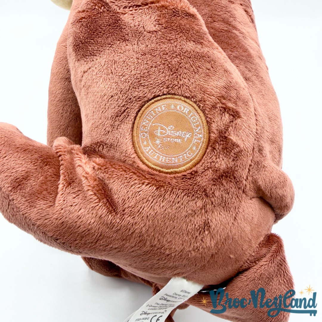Peluche-Cesar-La-Belle-et-le-Clochard-Disney-Store-2011-chien-marron-écusson-50-cm (5)