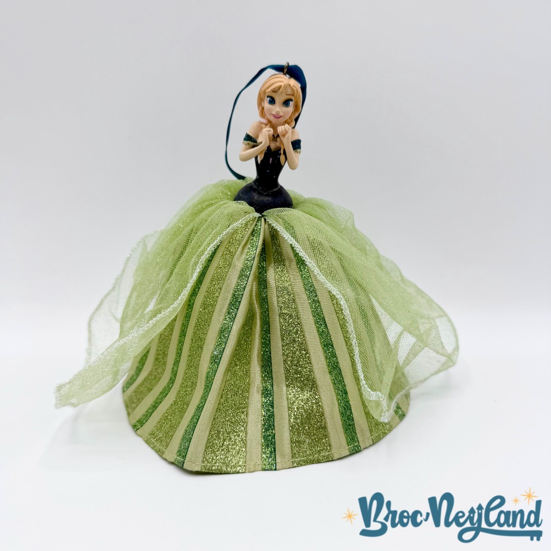 Ornement-Noël-Anna-La-Reine-des-Neiges-Disney-Parks-2015-Disneyland-princesse-robe-boule-suspension (1)
