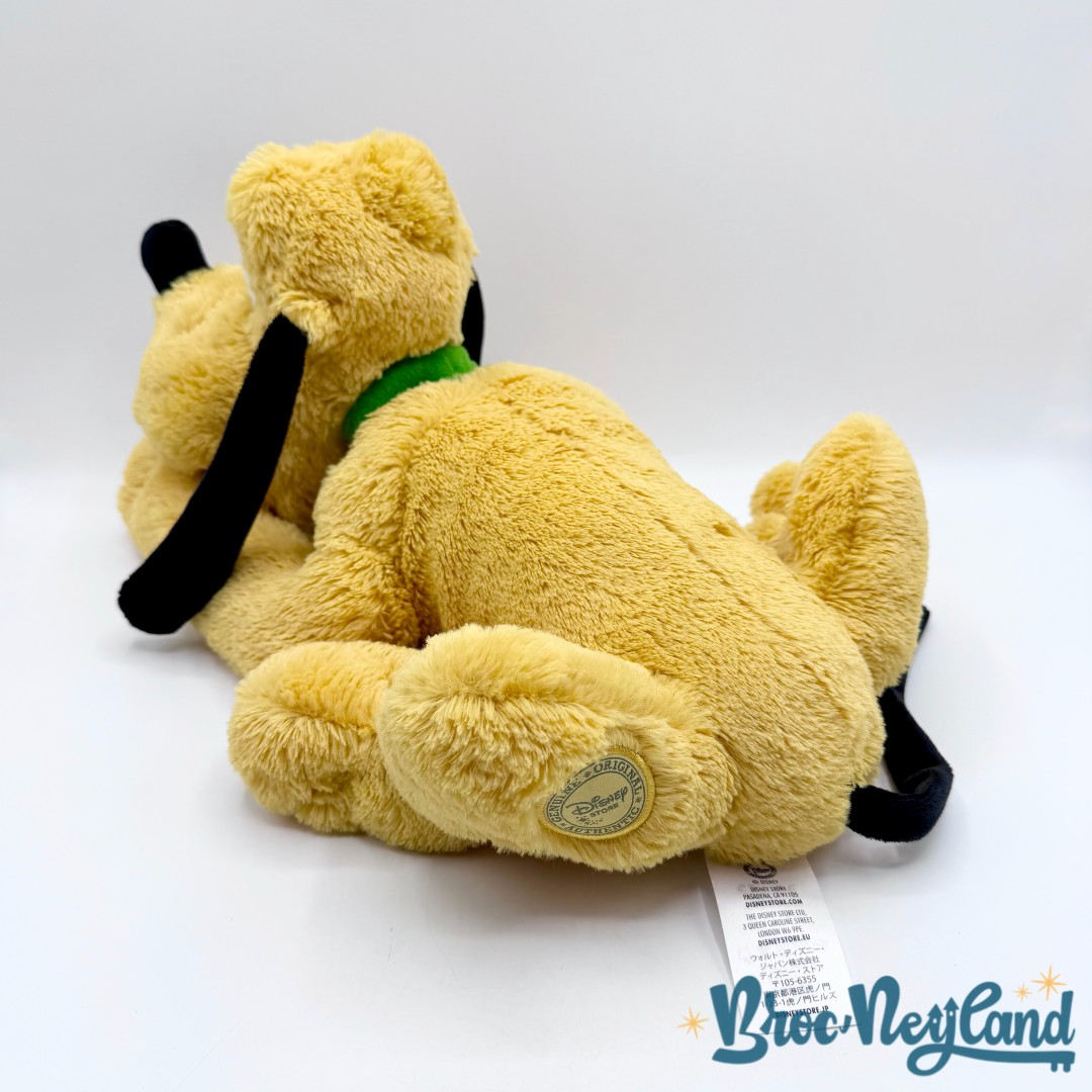 Peluche-Pluto-Disney-Store-2016-chien-jaune-couché-écusson-42-cm (6)