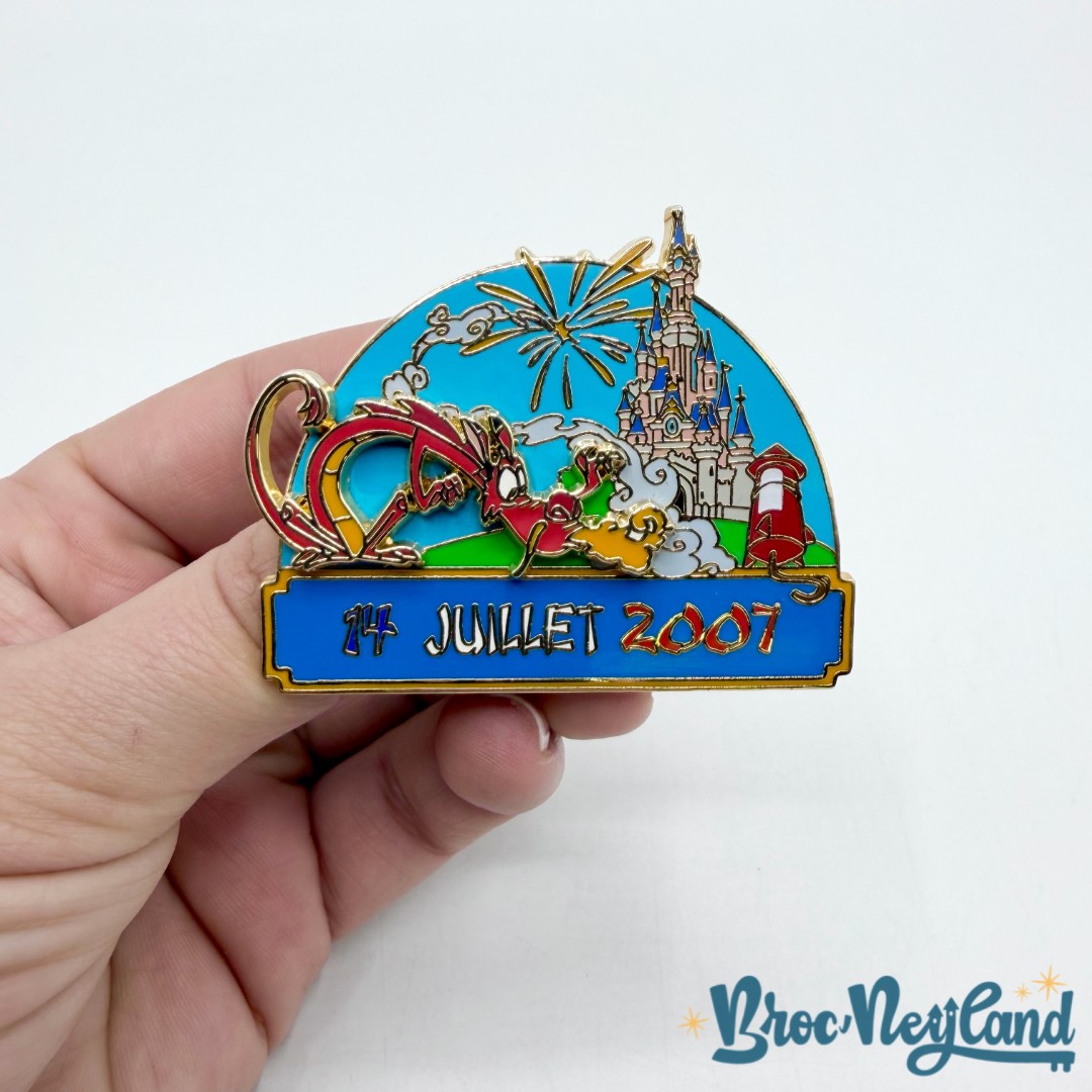 Pin-14-Juillet-2007-Edition-Limitée-900-EX-Disneyland-Paris-2007-Mulan-Mushu-Sleeping-Beauty-Castle-55753 (1)