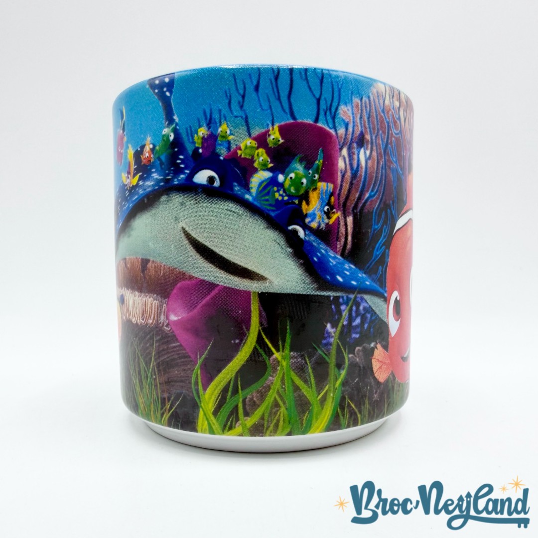 Tasse-scène-Le-monde-de-Nemo-The-Walt-Disney-Company-England-mug-scène-film-poissons (1)