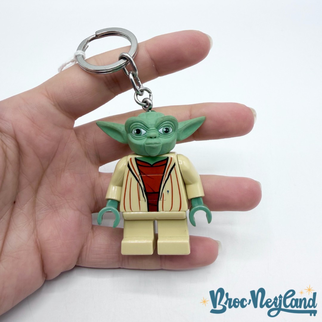 Porte-clés-lumineux-Yoda-LEGO-Star-Wars-Disney-2012-figurine (1)
