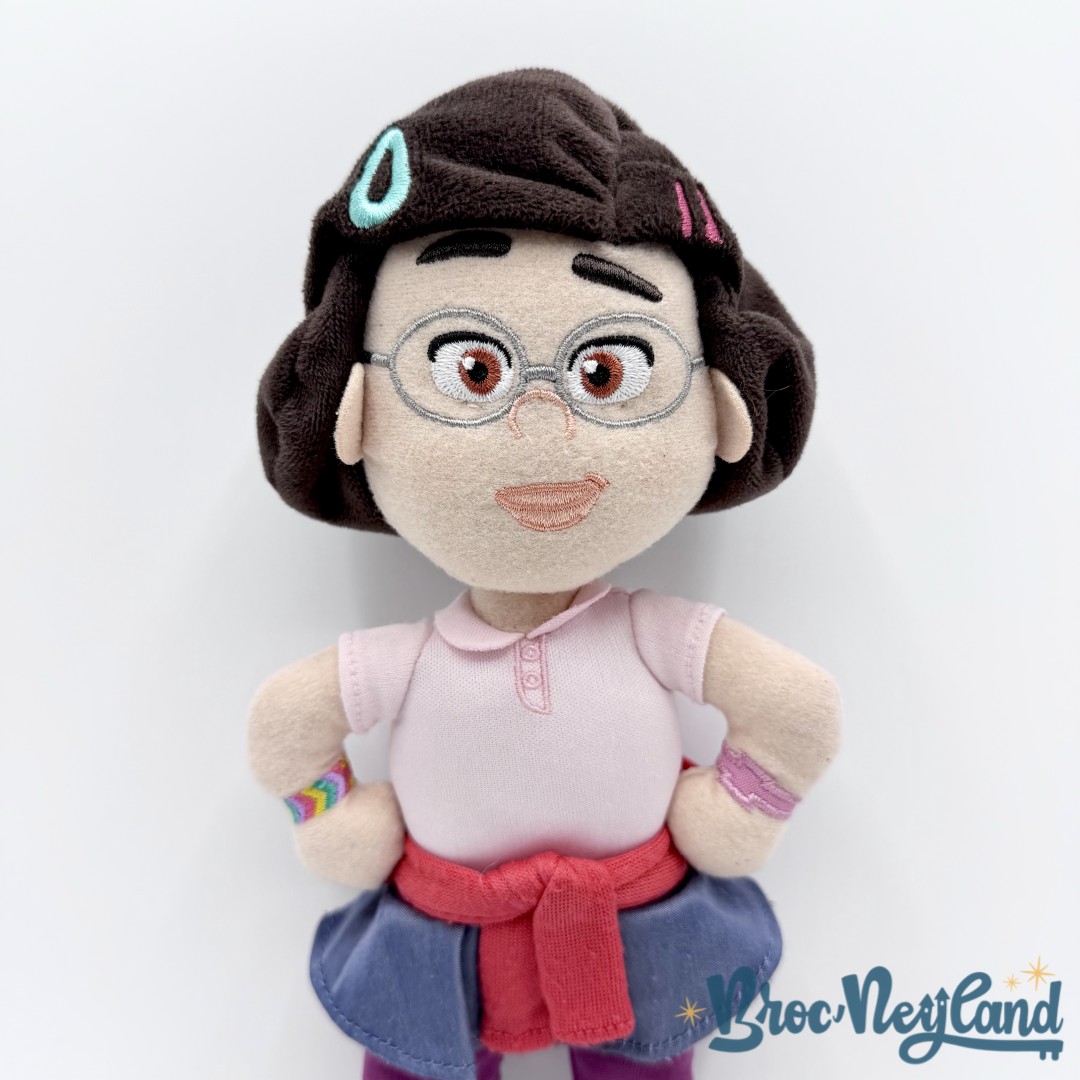 Peluche-Mei-Lee-Disney-Store-2021-Alerte-Rouge-fille-30-cm (1)