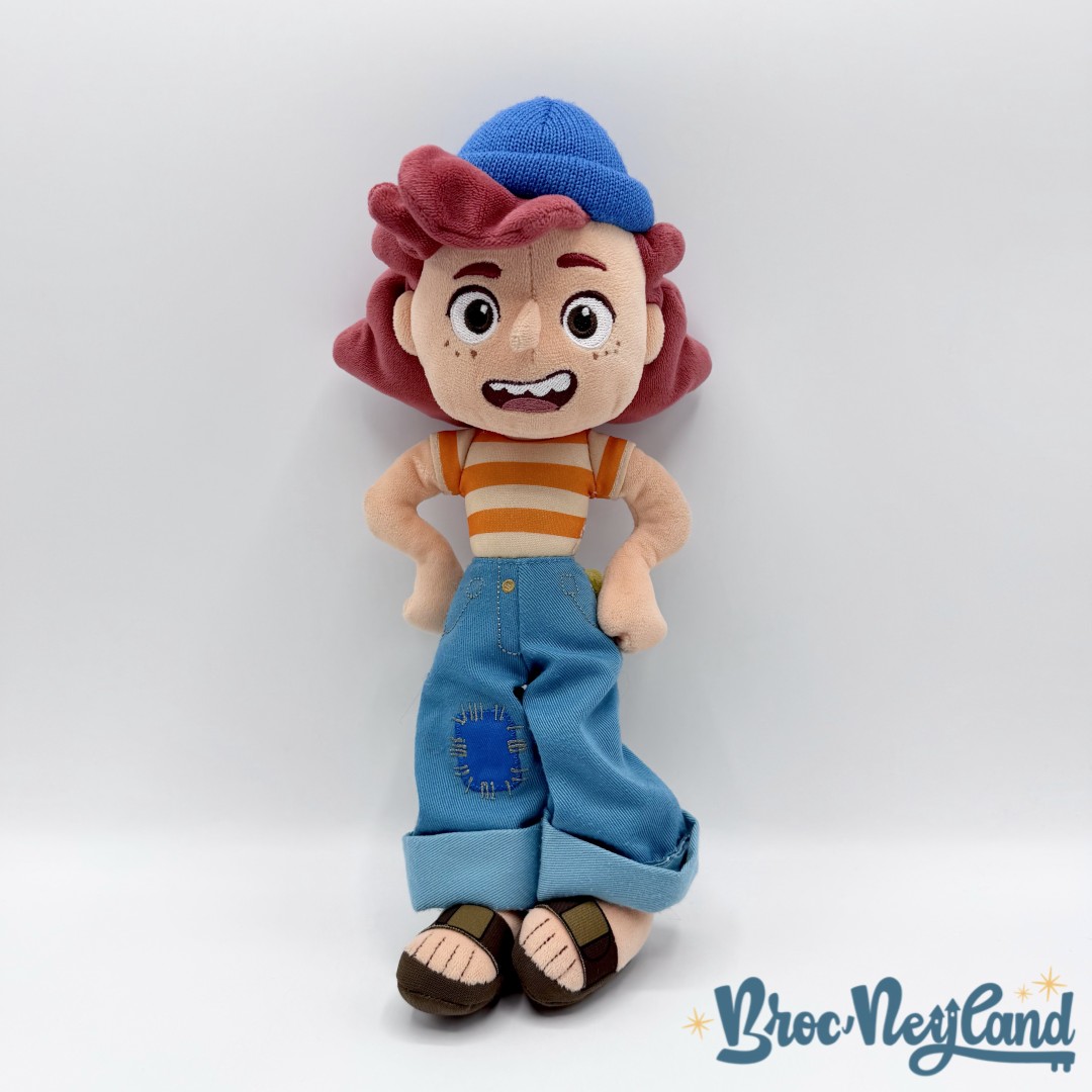 Peluche-Giulia-Marcovaldo-Disney-Store-2021-Luca-fille-marinière-32-cm (1)