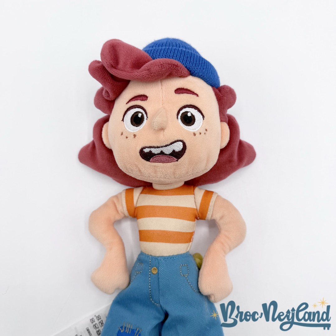 Peluche-Giulia-Marcovaldo-Disney-Store-2021-Luca-fille-marinière-32-cm (3)