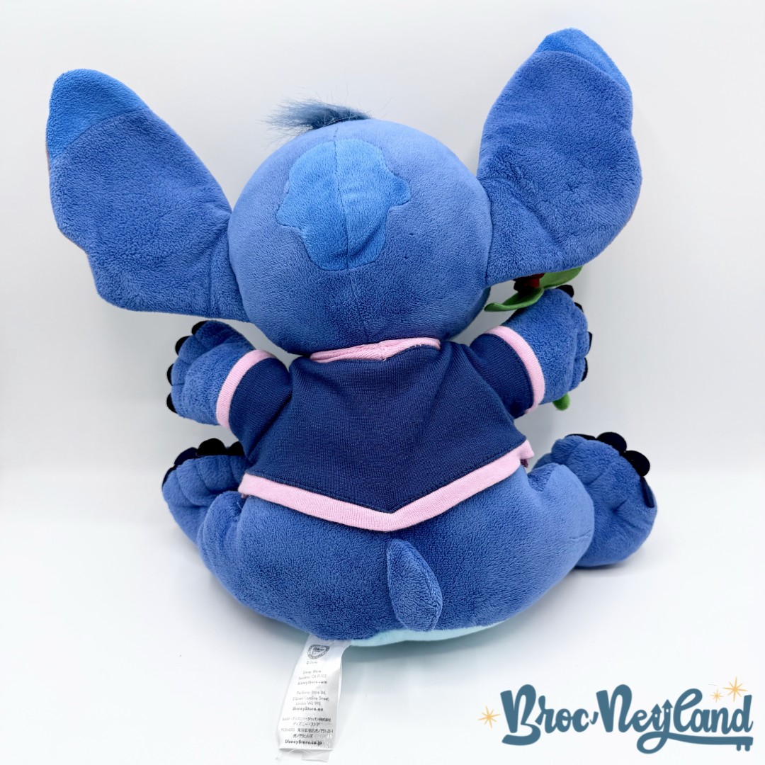 Peluche-Stitch-Saint-Valentin-Disney-Store-2015-rose-coeur-écusson-35-cm (5)