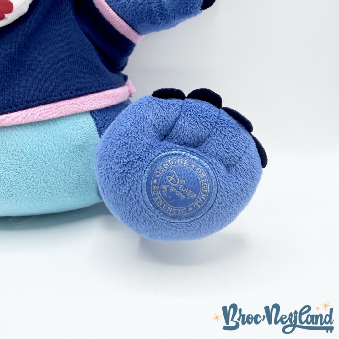 Peluche-Stitch-Saint-Valentin-Disney-Store-2015-rose-coeur-écusson-35-cm (2)